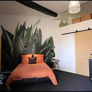  Apartment Leden